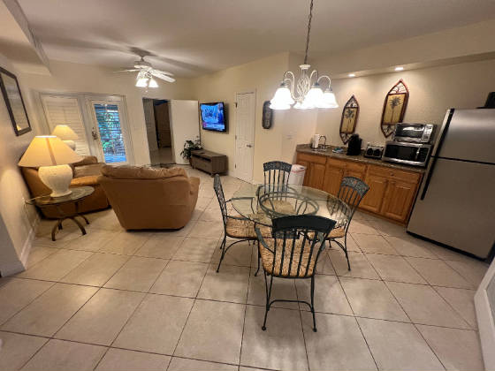 FamilyRoomArea8072.jpeg