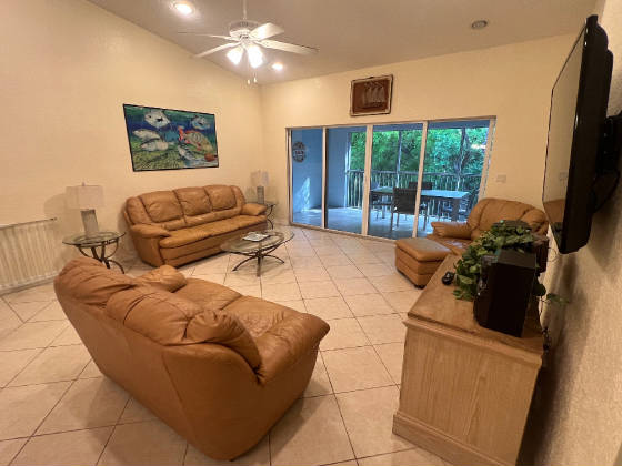 LivingRoom8071.jpeg